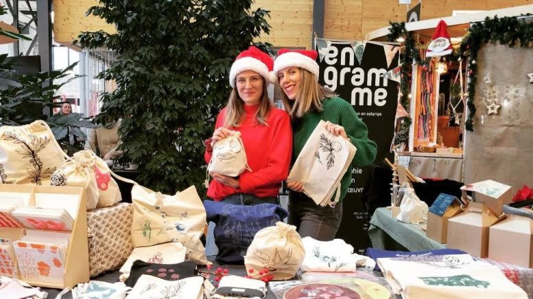 Andréanne Jacques, directrice artistique de Engramme et Anne-Sophie Ohmer, au marché de Noël du Grand Marché en 2022. (Crédit photo : Engramme)