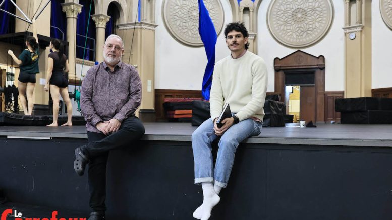 Tim Roberts, directeur général de l'École de Cirque de Québec et Robin Pueyo, coordonnateur aux communications. (Crédit photo : Philippe Moussette)