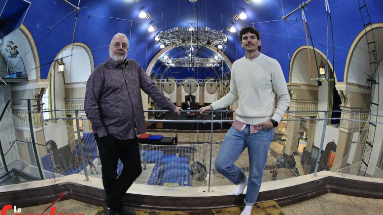 Tim Roberts, directeur général de l'École de Cirque de Québec et Robin Pueyo, coordonnateur aux communications. (Crédit photo : Philippe Moussette)