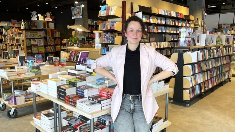 Éléna Laliberté, directrice générale de la Librairie La Liberté. (Crédit photo : Estelle Lévêque)